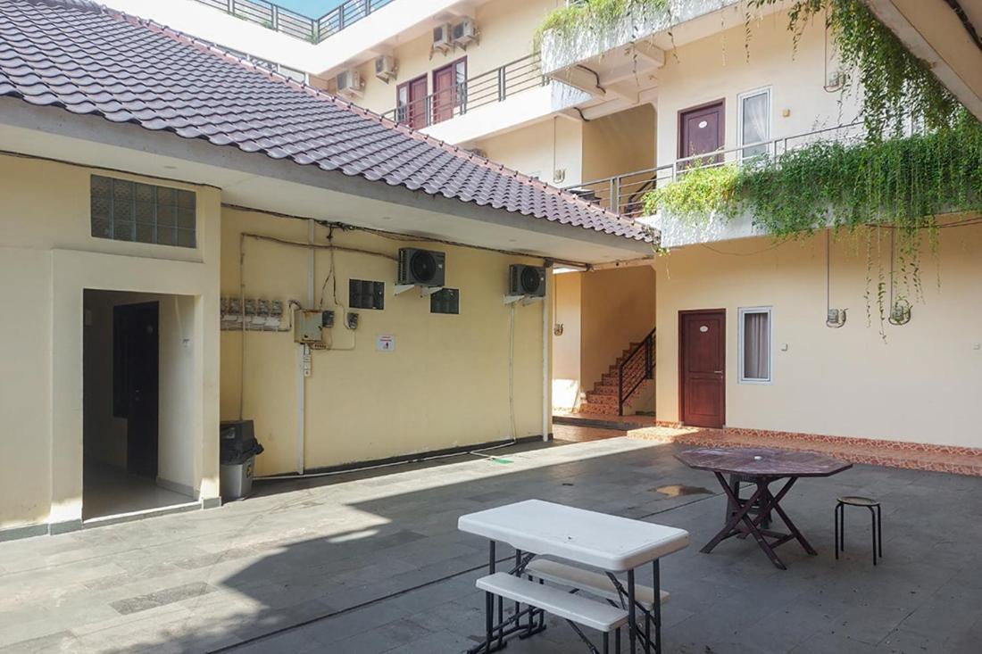Fabel Homestay Palembang Exterior photo